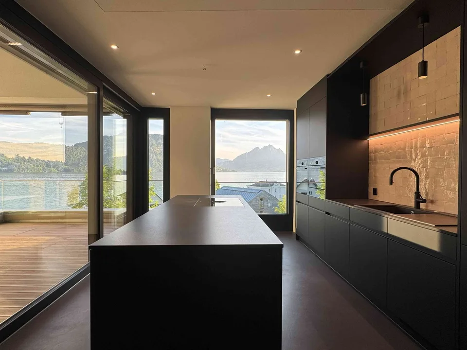 Attraktive & stylische Attikawohnung mit grandiosem See- & Bergblick