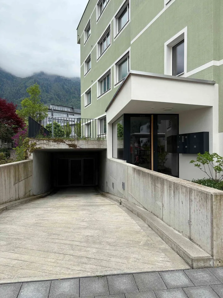 Tiefgaragen-Parkplatz zu vermieten