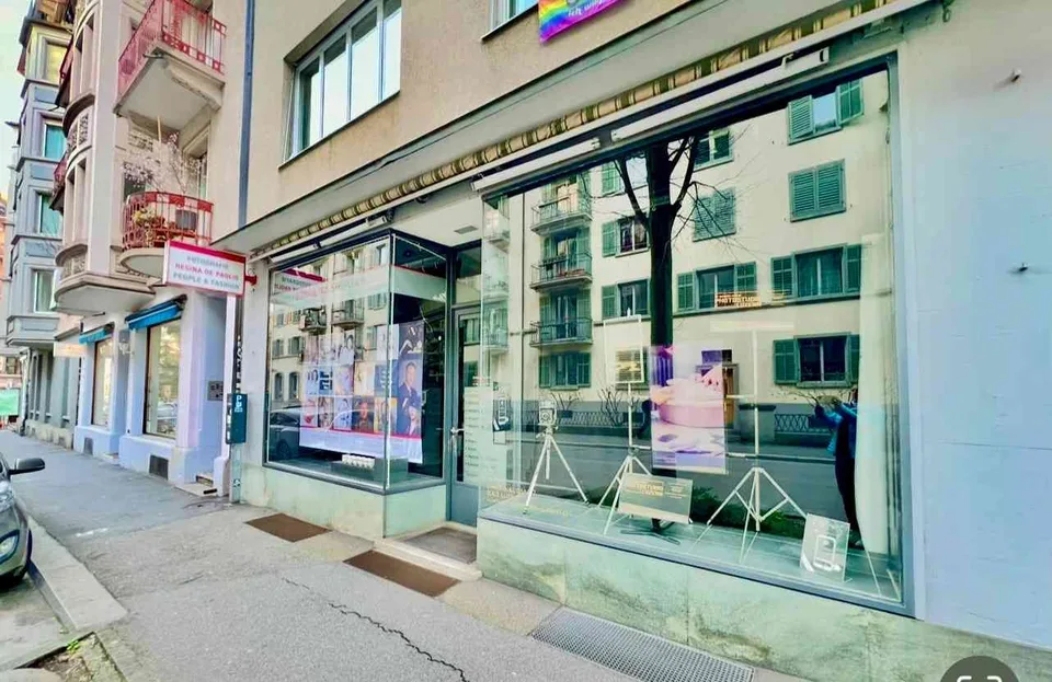 Ladenlokal mit grosser Vitrine