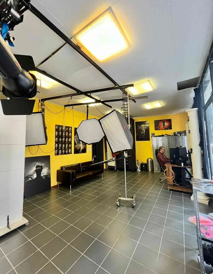 Ladenlokal mit grosser Vitrine