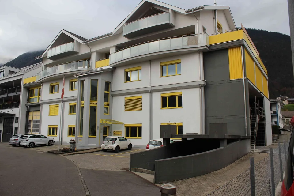 Gewerbeimmobilie mit Büro und Lagerräumen in Brunnen SZ nahe bei N4
