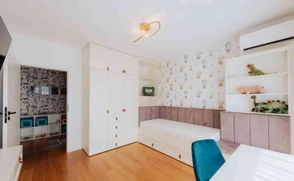 Einzelne Person vermietet eine Luxuswohnung mit einer Fläche von 98,6