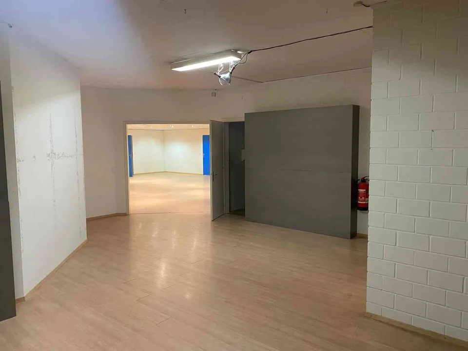 Flexible Büro-/ Ausstellungs-/ Lagerräume