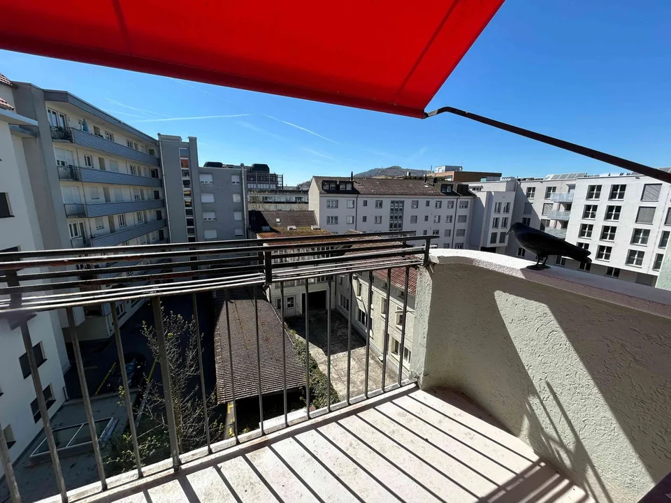 coole, grosszügige 95 qm Wohnung 3 Min zum Bahnhof Olten neu renoviert