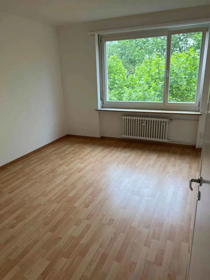 AB SOFORT VERMIETEN WIR EINE 3.5 ZWG IM 2. OG IN BASEL.