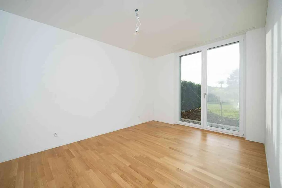Moderne 2.5-Zimmer Dachgeschoss-Wohnung mit Dachterrasse nähe Bahnhof!