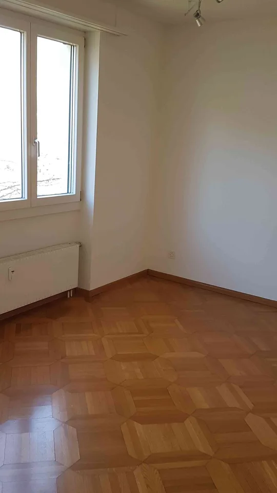 Grosse, sonnige 4 1/2-Zimmer-Wohnung im 3. Stock, inkl. ESH-Platz