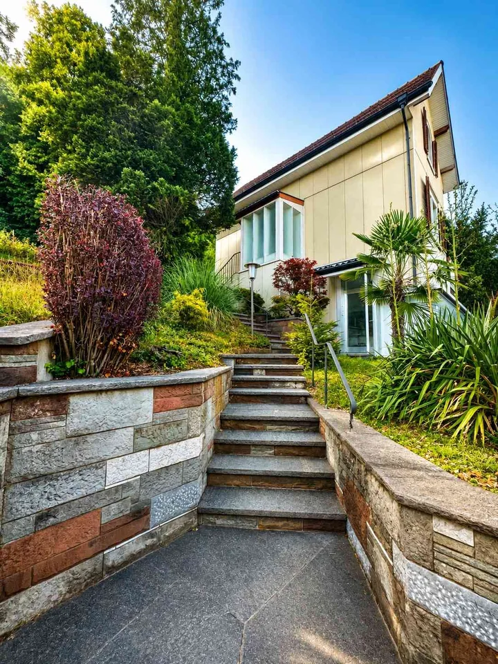 Charmantes 5-Zimmer-Einfamilienhaus mit riesigem Garten