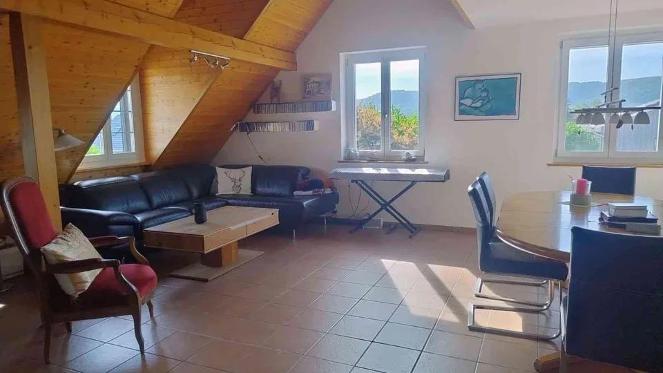 Grosszügige 5.5-Zimmer-Dachwohnung mit Galerie und Dachterrasse