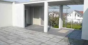 Modern gestylte, grosse ATTIKAWOHNUNG mit 50m2 TERRASSE ins Grüne