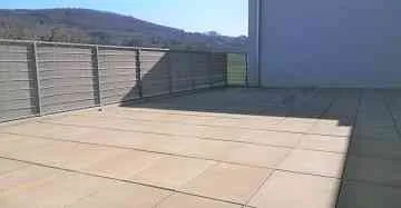 Modern gestylte, grosse ATTIKAWOHNUNG mit 50m2 TERRASSE ins Grüne