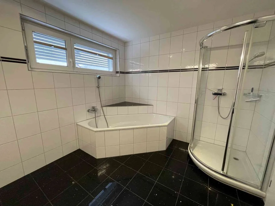 Attraktive 4 1/2 Zimmer Wohnung mit vielen Extras im Zentrum von Frick