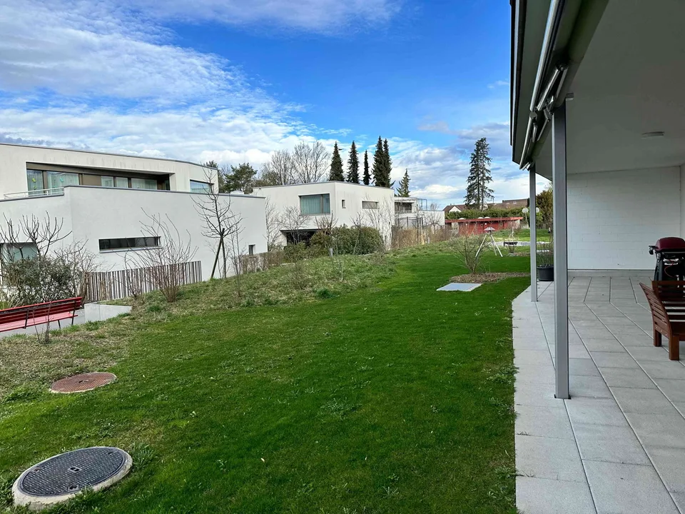 Exklusive 3½-Zimmer-Gartenwohnung mit ca 100 m² privatem Aussenbereich
