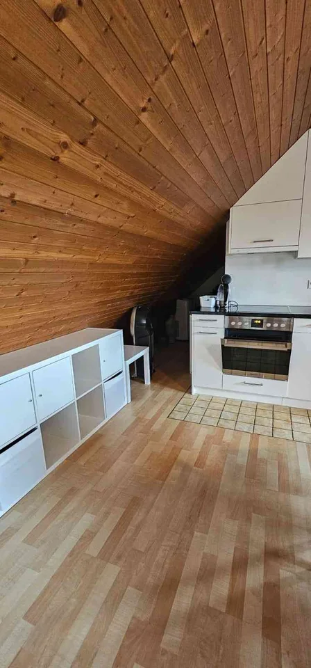 2 Zimmer Dachwohnung mit Stauraum