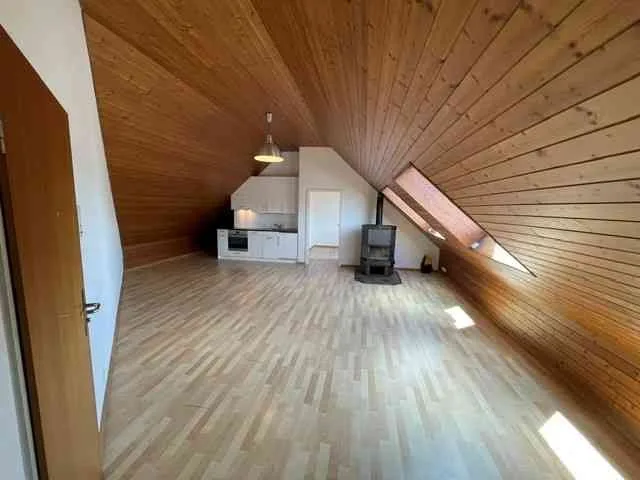 2 Zimmer Dachwohnung mit Stauraum