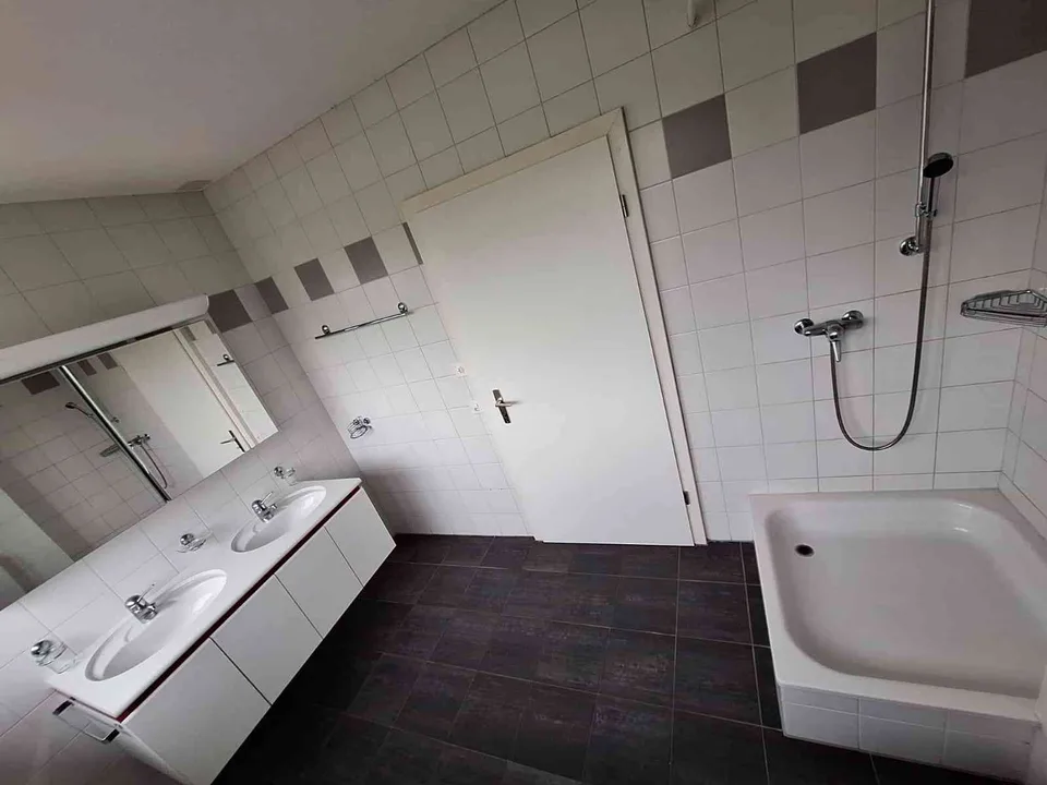 Moderne 5 ½-Zimmer-Attikawohnung (150 m2) in Passivhaus