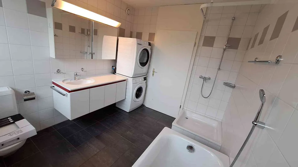 Moderne 5 ½-Zimmer-Attikawohnung (150 m2) in Passivhaus