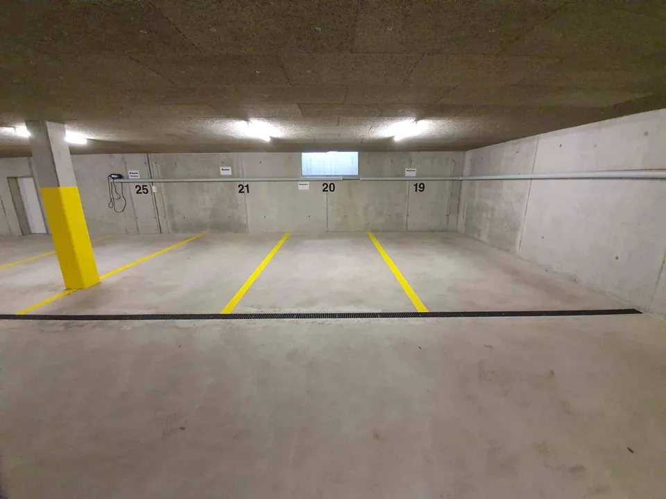 Tiefgaragen Parkplatz zu vermieten