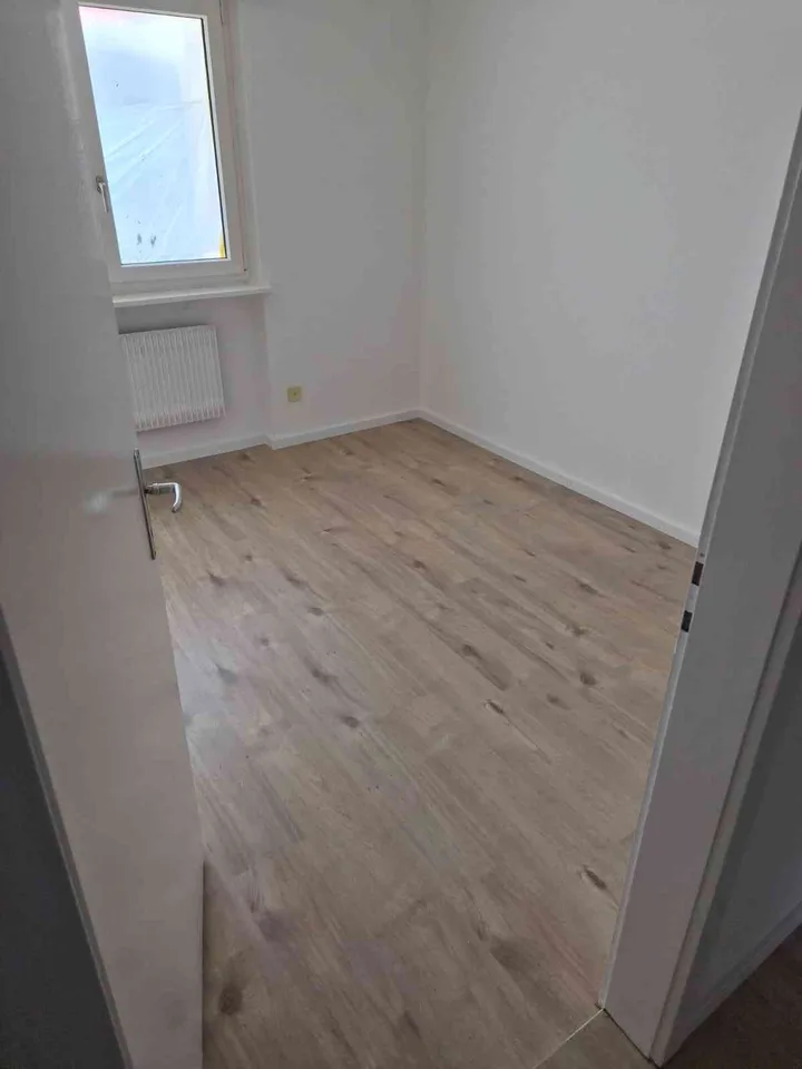 AB SOFORT EINE 3.5 ZWG IM 1. OG IN MÖRIKEN ZU VERMIETEN.