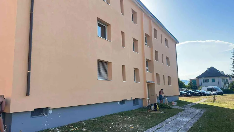AB SOFORT EINE 3.5 ZWG IM 1. OG IN MÖRIKEN ZU VERMIETEN.