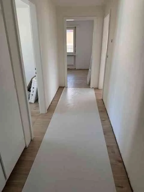 AB SOFORT EINE 3.5 ZWG IM 1. OG IN MÖRIKEN ZU VERMIETEN.