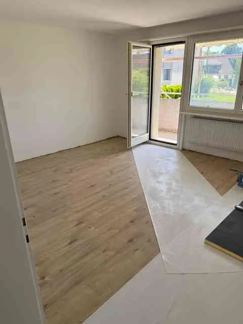 AB SOFORT EINE 3.5 ZWG IM 1. OG IN MÖRIKEN ZU VERMIETEN.