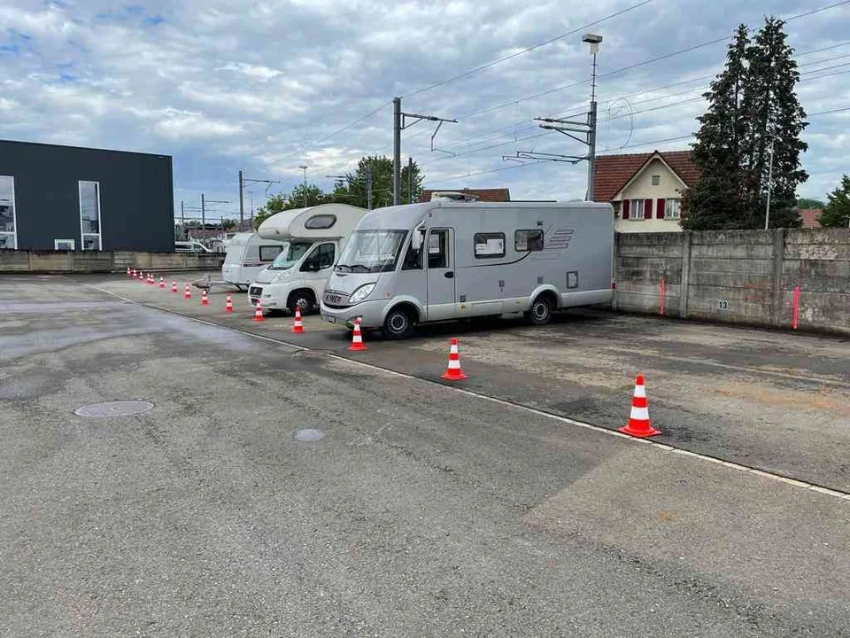 Parkplatz Anhänger, Wohnwagen, Wohnmobil, Boote, PW