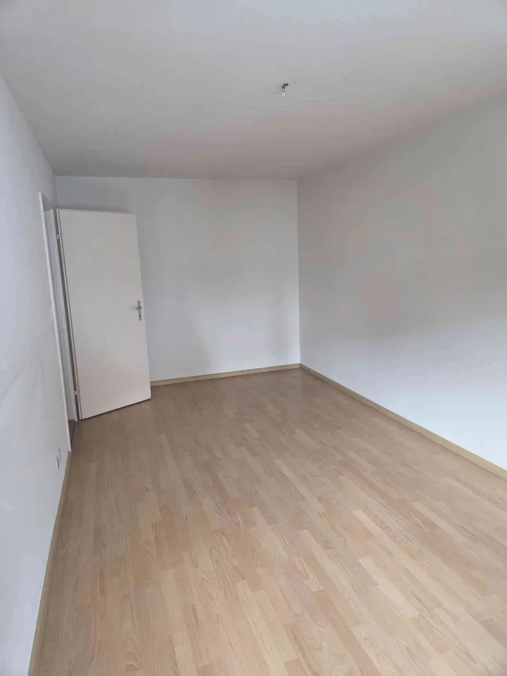 Helle und grosszügige 4-Zimmerwohnung in Arisdorf