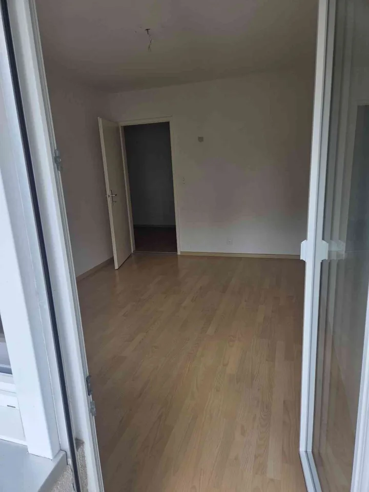 Helle und grosszügige 4-Zimmerwohnung in Arisdorf