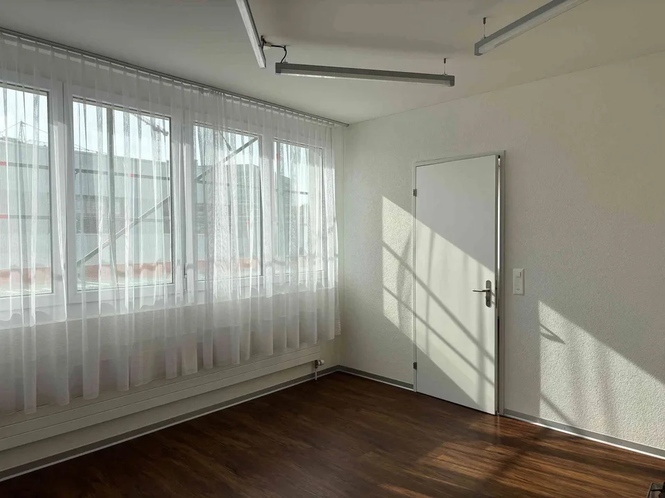 Helle Büro- oder Praxisräume im 3. OG