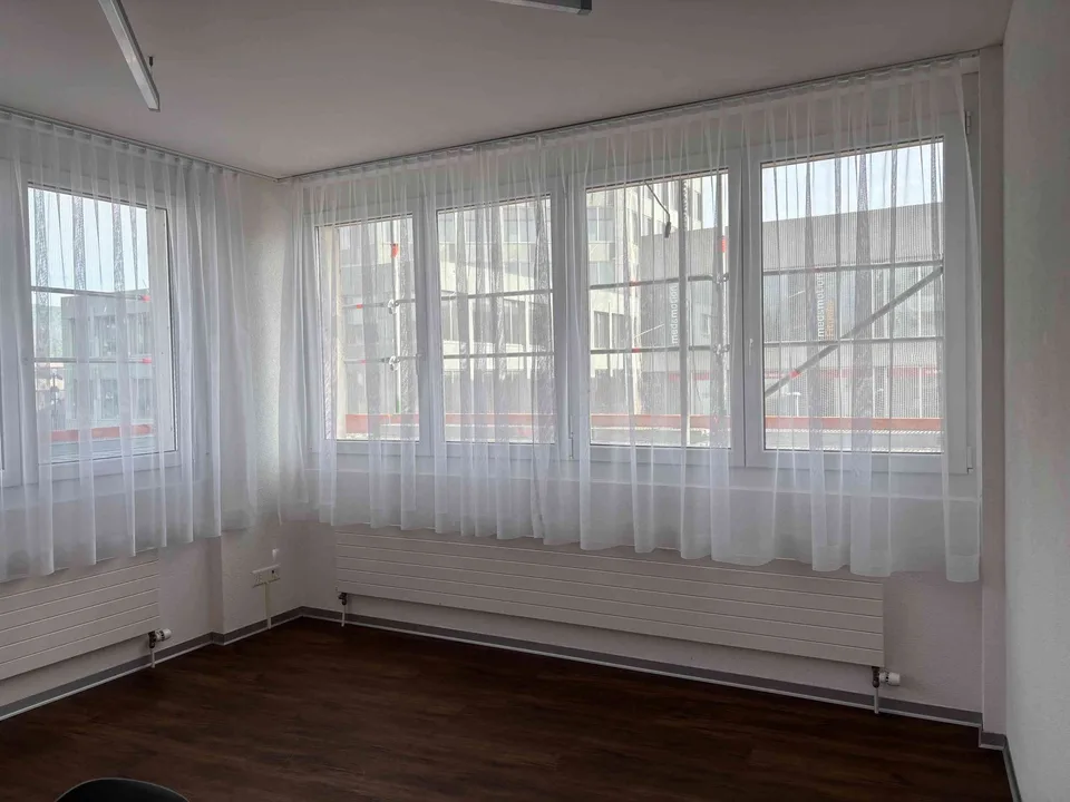 Helle Büro- oder Praxisräume im 3. OG