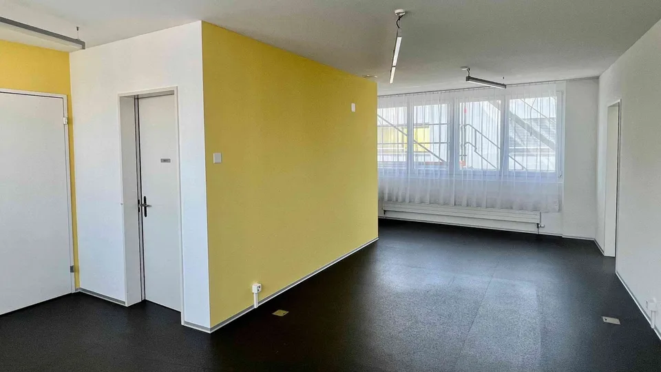 Helle Büro- oder Praxisräume im 3. OG