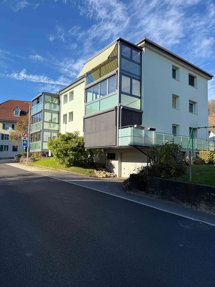 WOHNEN MIT WEITBLICK - 4.5 Zi. Wohnung mit Stil im obersten Geschoss