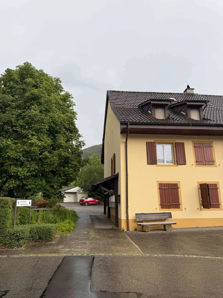 ??? Parkplatz zu vermieten an der Ramsachstrasse 2 in Läufelfingen! ?