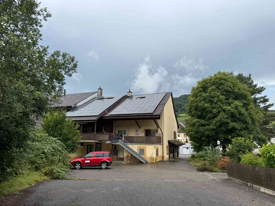 ??? Parkplatz zu vermieten an der Ramsachstrasse 2 in Läufelfingen! ?