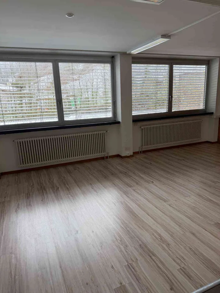 Helle Wohnung nahe an der Bushaltestelle