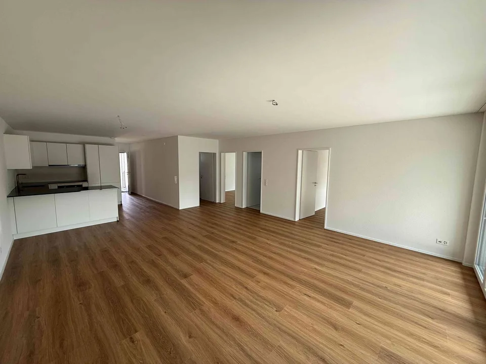 Neubau - Bezugsfertige 3.5-Zi-Wohnung in Mehrfamilienhaus