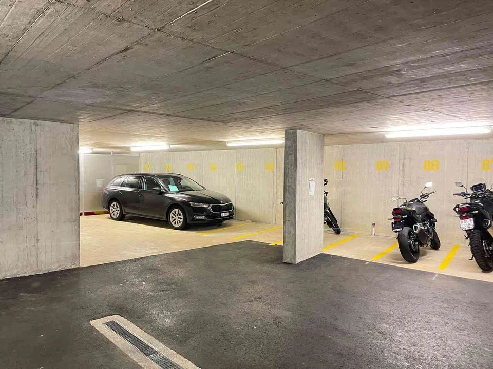 Grosser geschützter Tief-GA, evtl. mit Strom möglich (E-Auto, Camper)