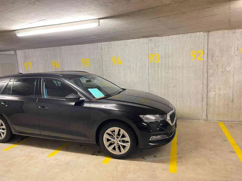 Grosser geschützter Tief-GA, evtl. mit Strom möglich (E-Auto, Camper)