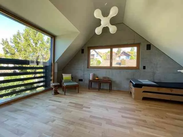 Zimmer 28 qm, eigenes Bad, ganzes Haus zur Nutzung