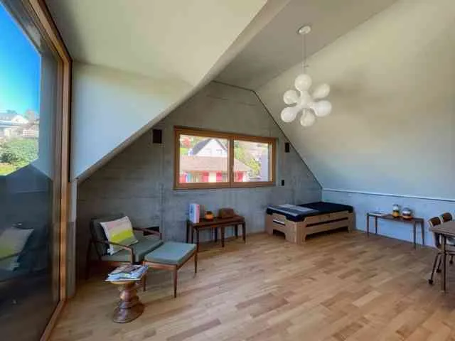 Zimmer 28 qm, eigenes Bad, ganzes Haus zur Nutzung