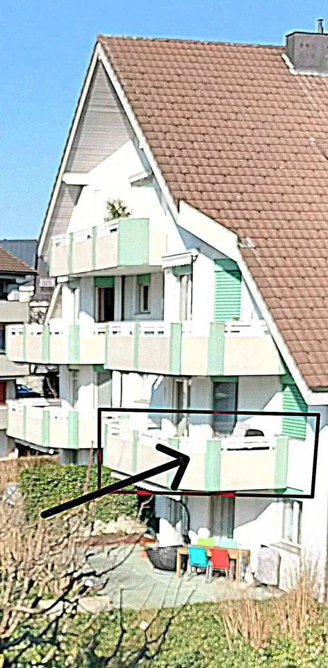 Grosszügige, sonnige 4,5 Zimmer-Wohnung mit Balkon im Dorfzentrum