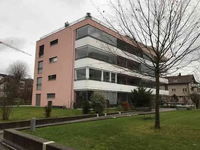 Moderne 3.5 Zi.-Wohnung in Oftringen mit grossem Umschwung per 01.10.