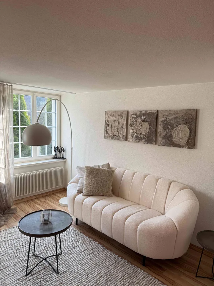 Moderne sonnige Design Wohnung mit Terrasse, möbliert