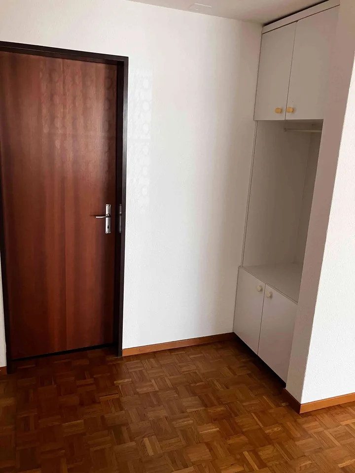 Per sofort neu renovierte 2.5 Zimmerwohnung zu vermieten