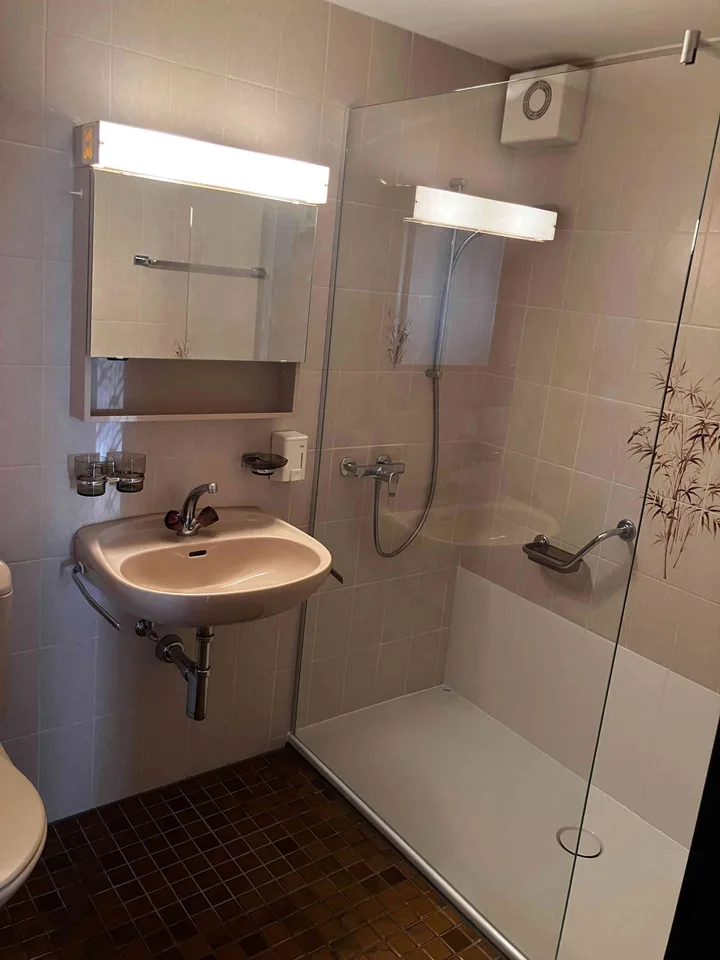 Per sofort neu renovierte 2.5 Zimmerwohnung zu vermieten