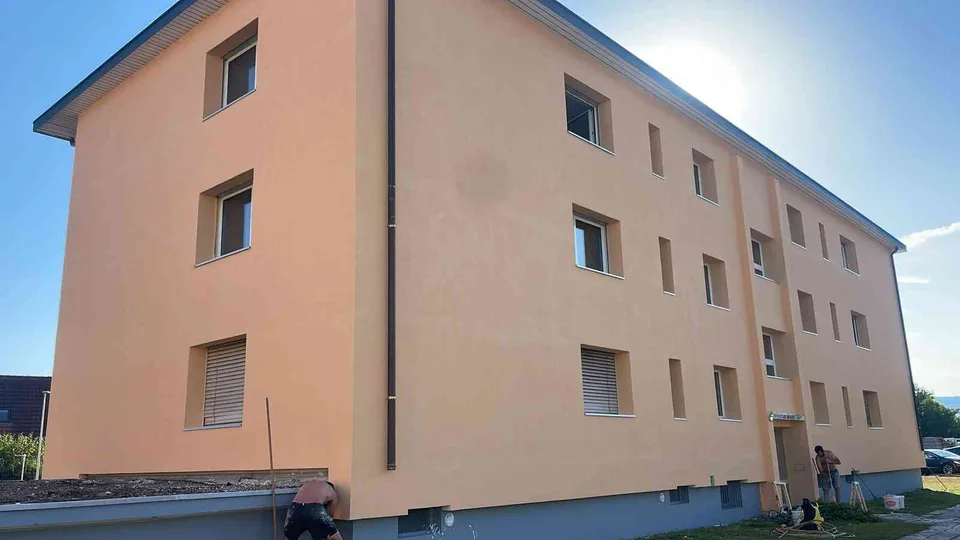 AB SOFORT EINE 4 ZWG IM 1. OG IN MÖRIKEN ZU VERMIETEN.