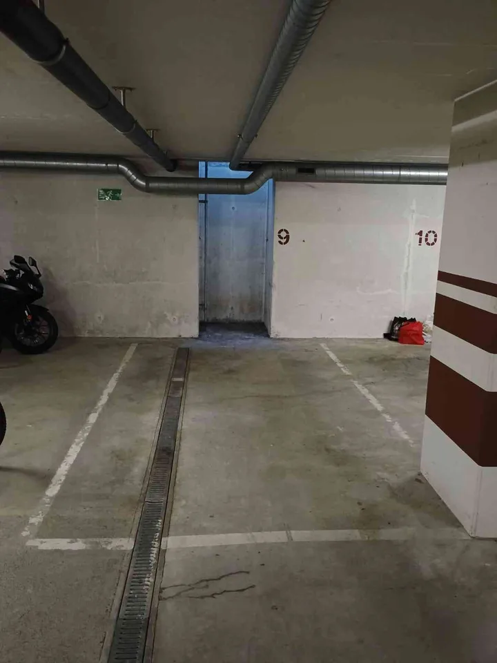 Auto-Parkplatz in einer Tiefgarage