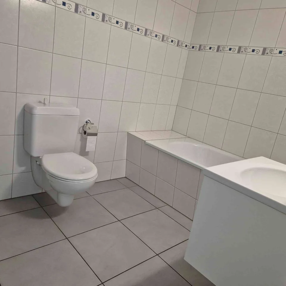 Sonnige, moderne 3.5 Zimmer Wohnung mitten im Ort