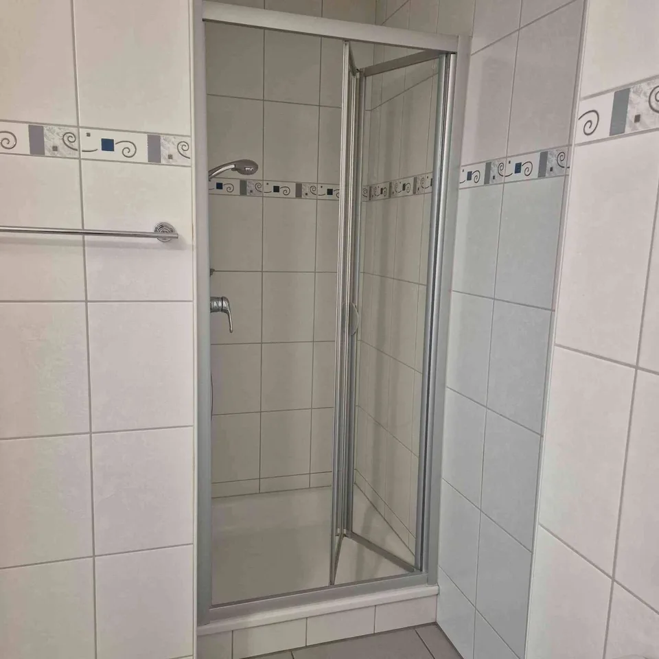 Sonnige, moderne 3.5 Zimmer Wohnung mitten im Ort
